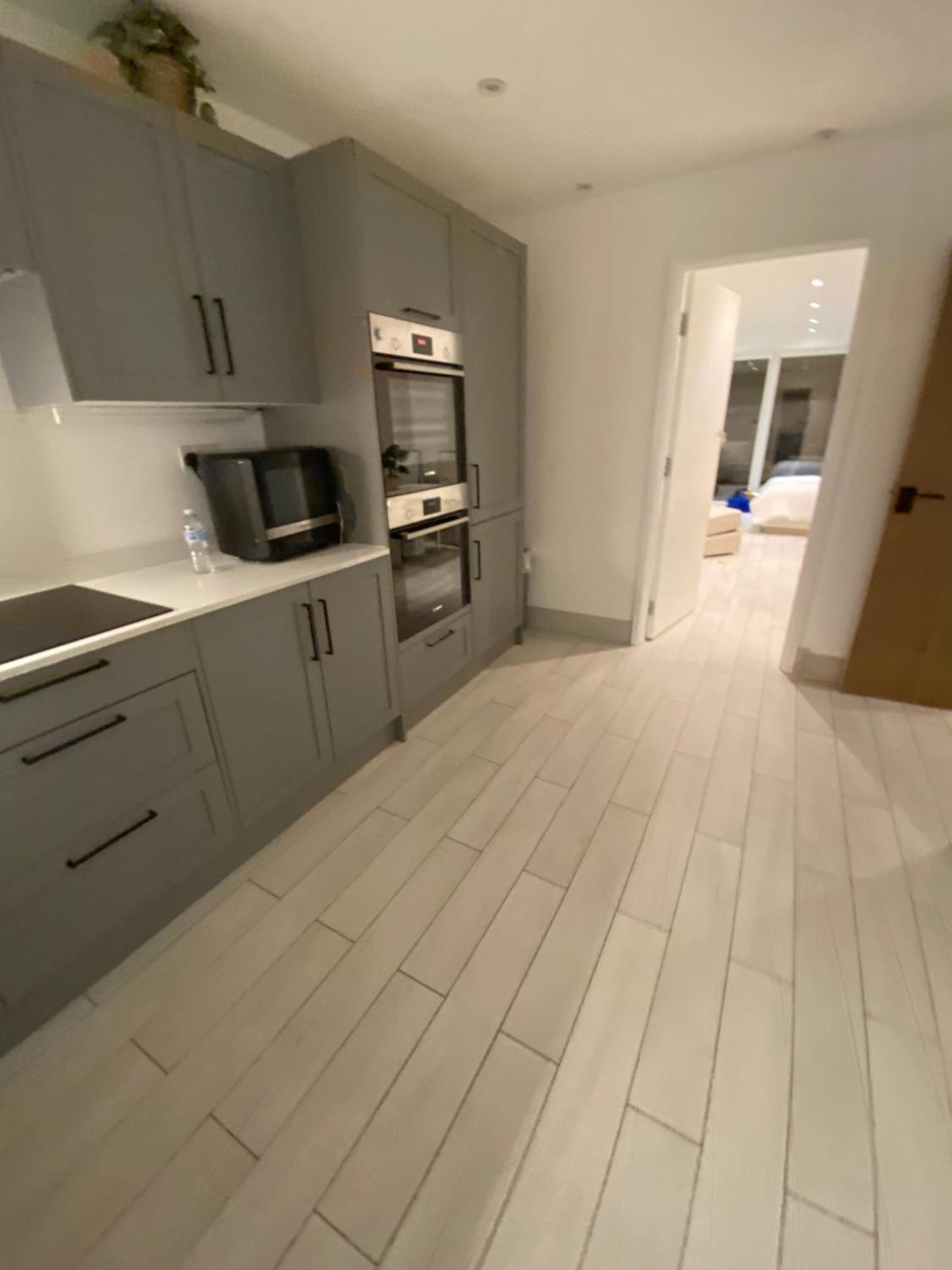 The Bay Apartment Edgware Buitenkant foto